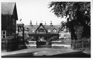 skinners almshouses in 1955 (c) with kind permission Enfield Local Studies Archive
